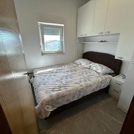 Lucic Apartman Vir