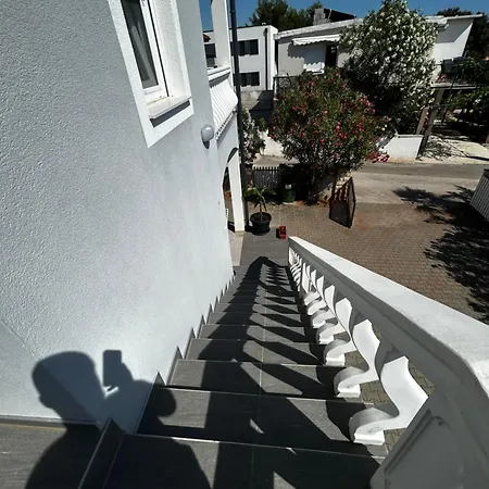 Lucic Apartman Vir
